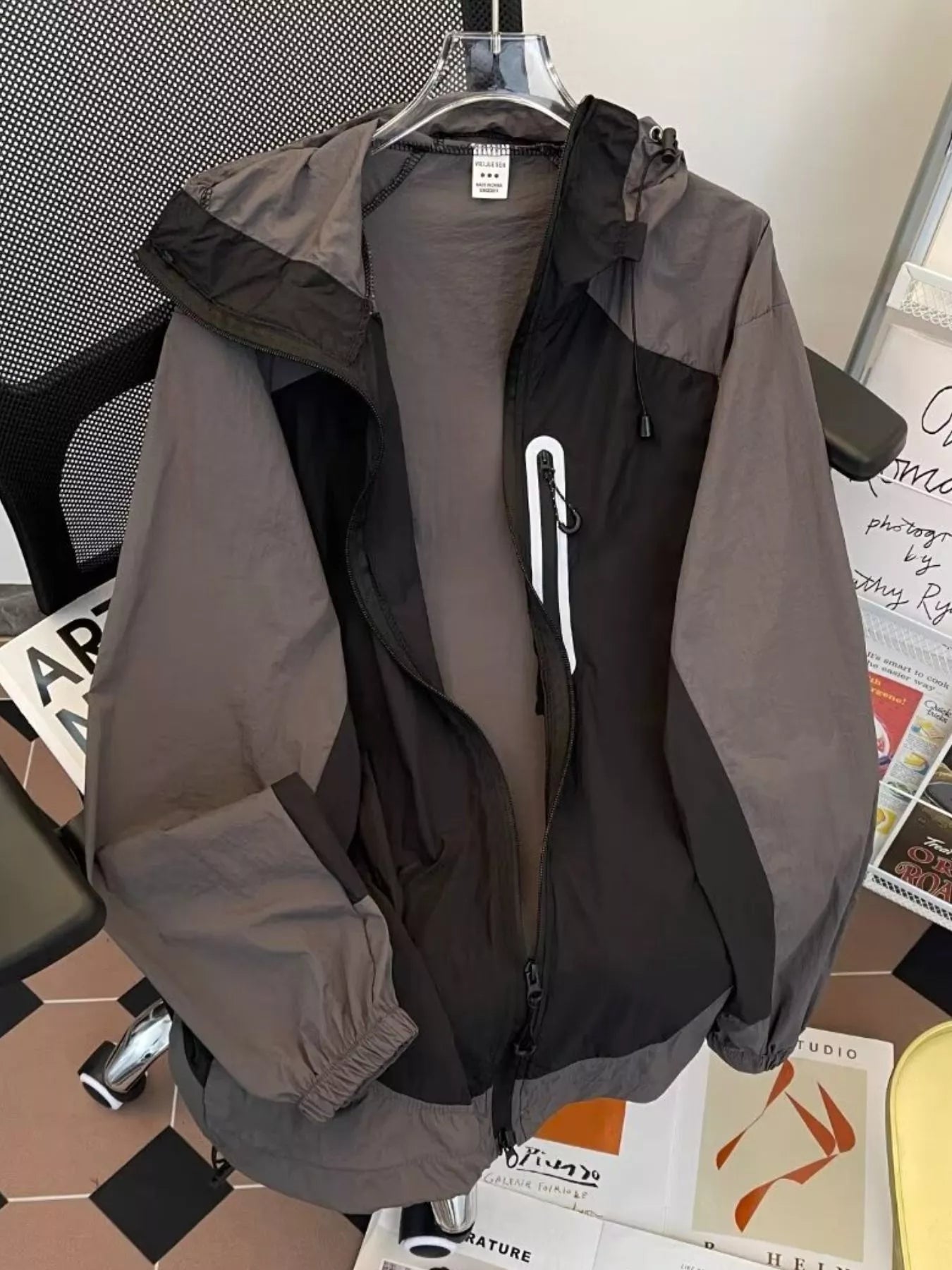 Men's Color Block Windproof Hooded Jacket - Image 5